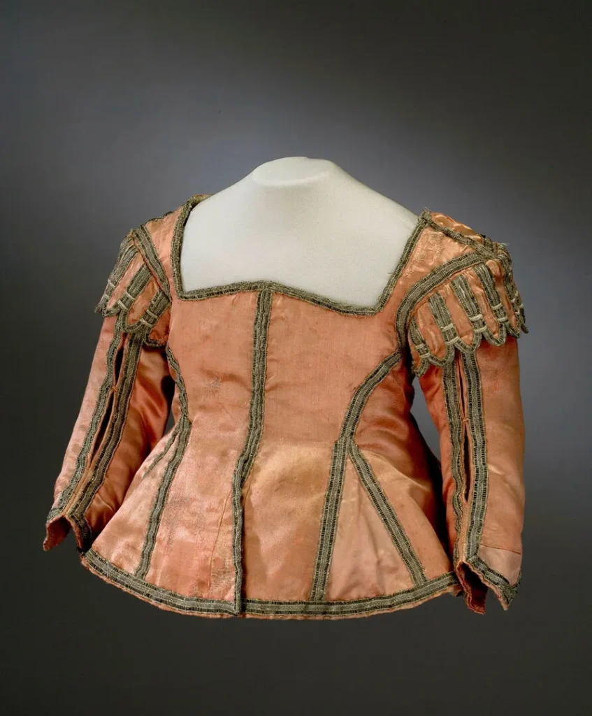 Klänningsliv har burits av drottning Kristina. Foto: Göran Schmidt, Livrustkammaren/SHM (CC BY 4.0).