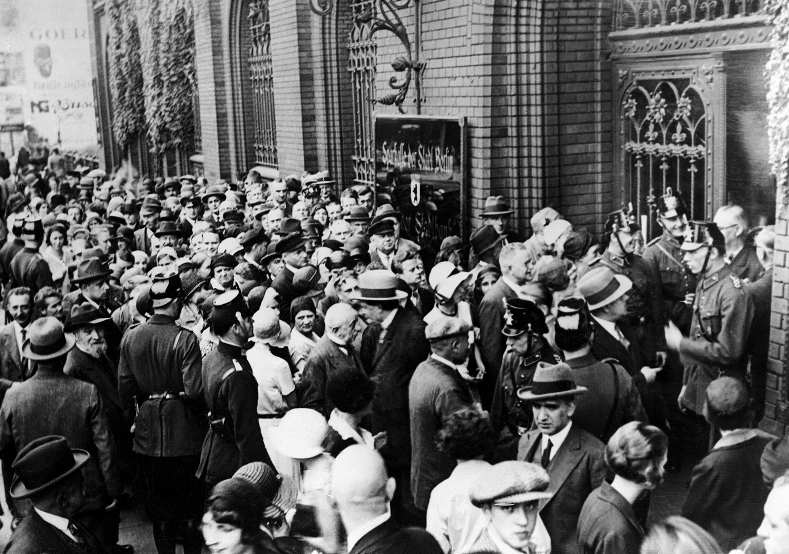 Crowd during Weimar Republic hyperinflation crisis 1921 1
