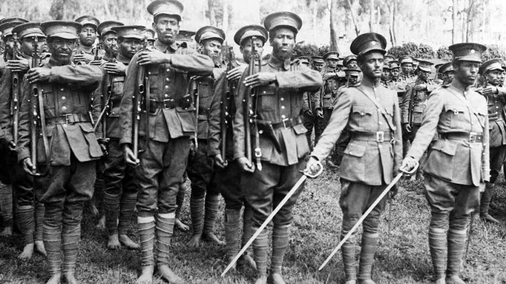 Etiopiska soldater på väg till fronten.