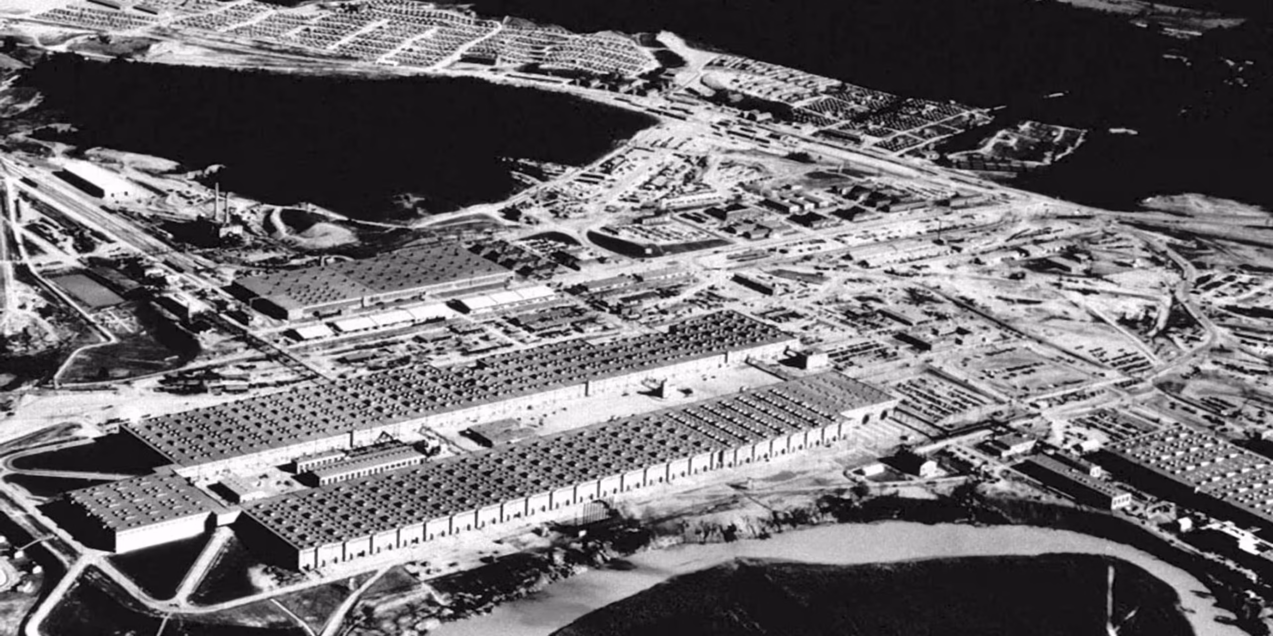 Flygfoto över anläggningen för gasdiffusion K-25 i Oak Ridge, Tennessee