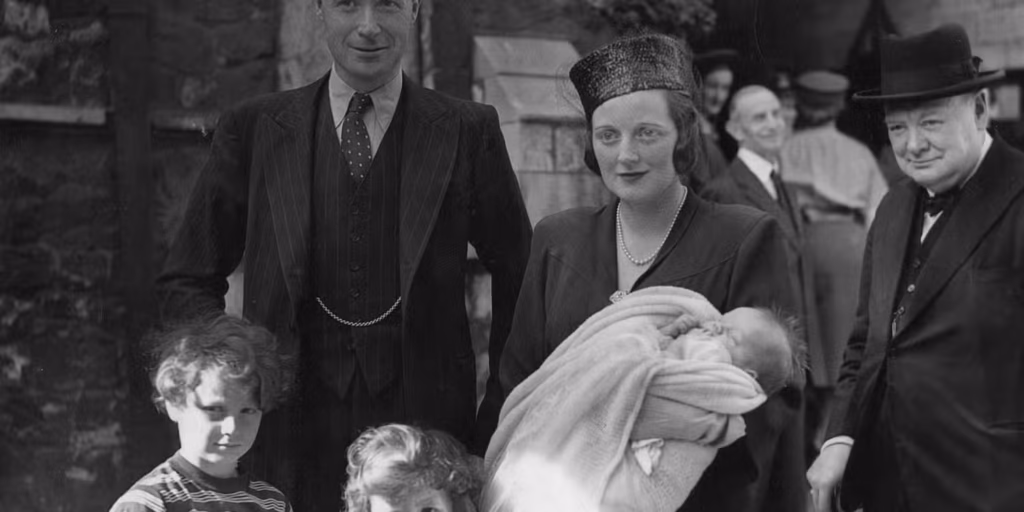 Churchill och hans hustru Clementine hade fyra döttrar och en son